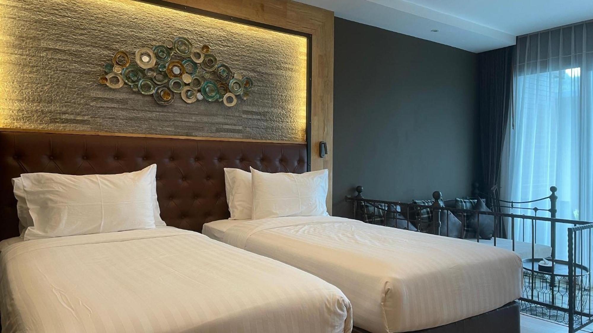 La Isla Pranburi Beach Resort Sam Roi Yot Exterior photo