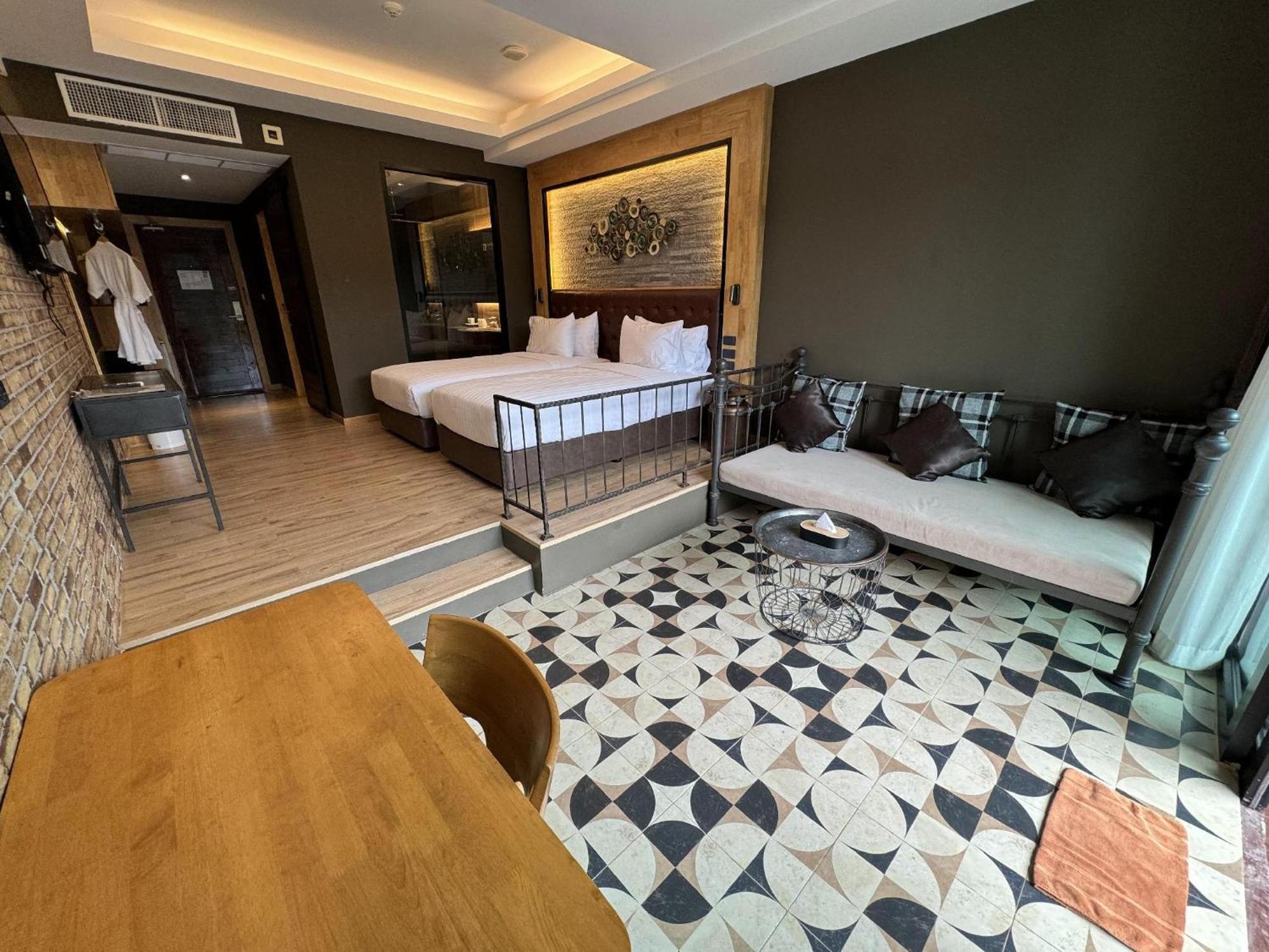 La Isla Pranburi Beach Resort Sam Roi Yot Exterior photo