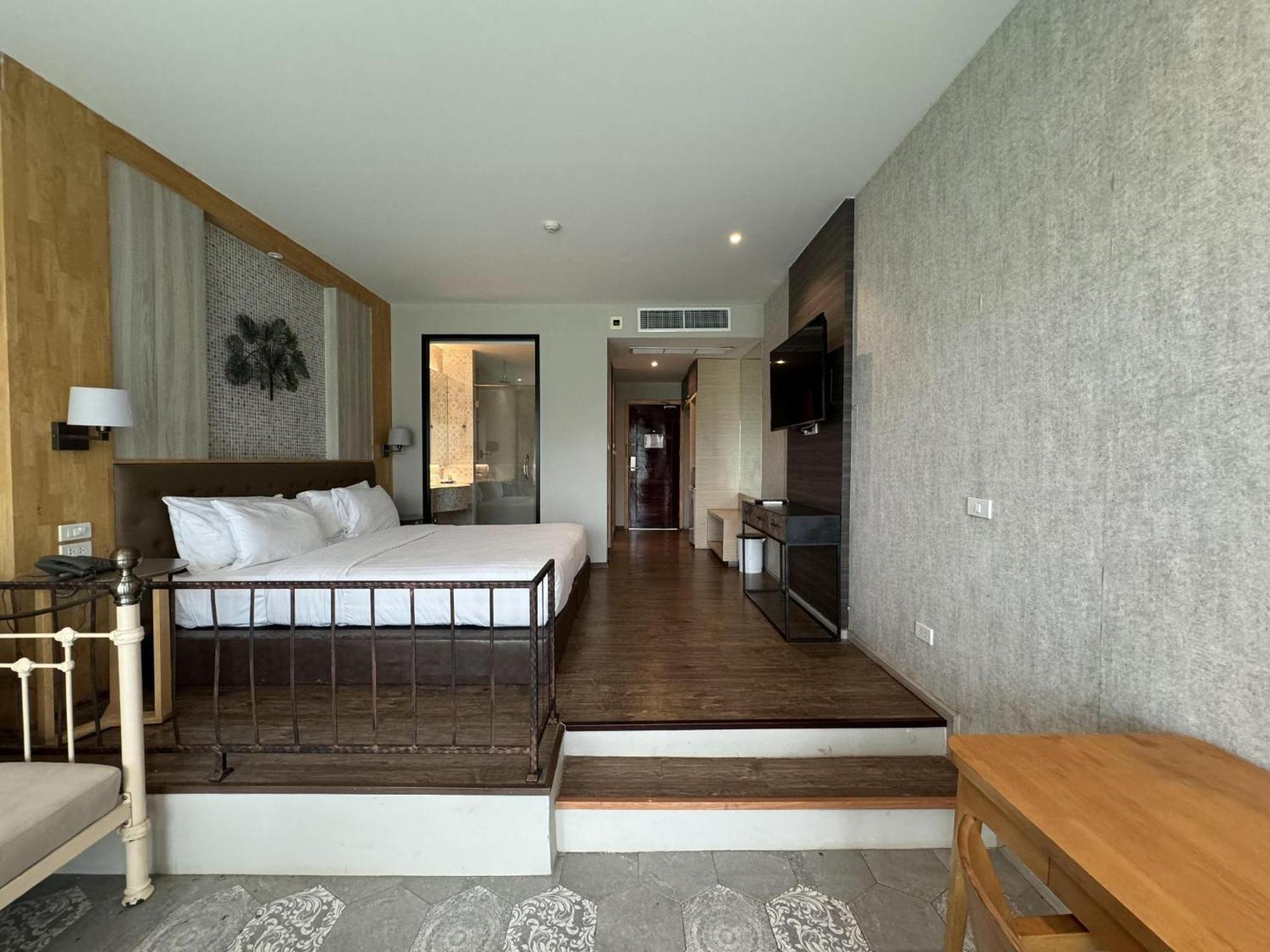 La Isla Pranburi Beach Resort Sam Roi Yot Exterior photo