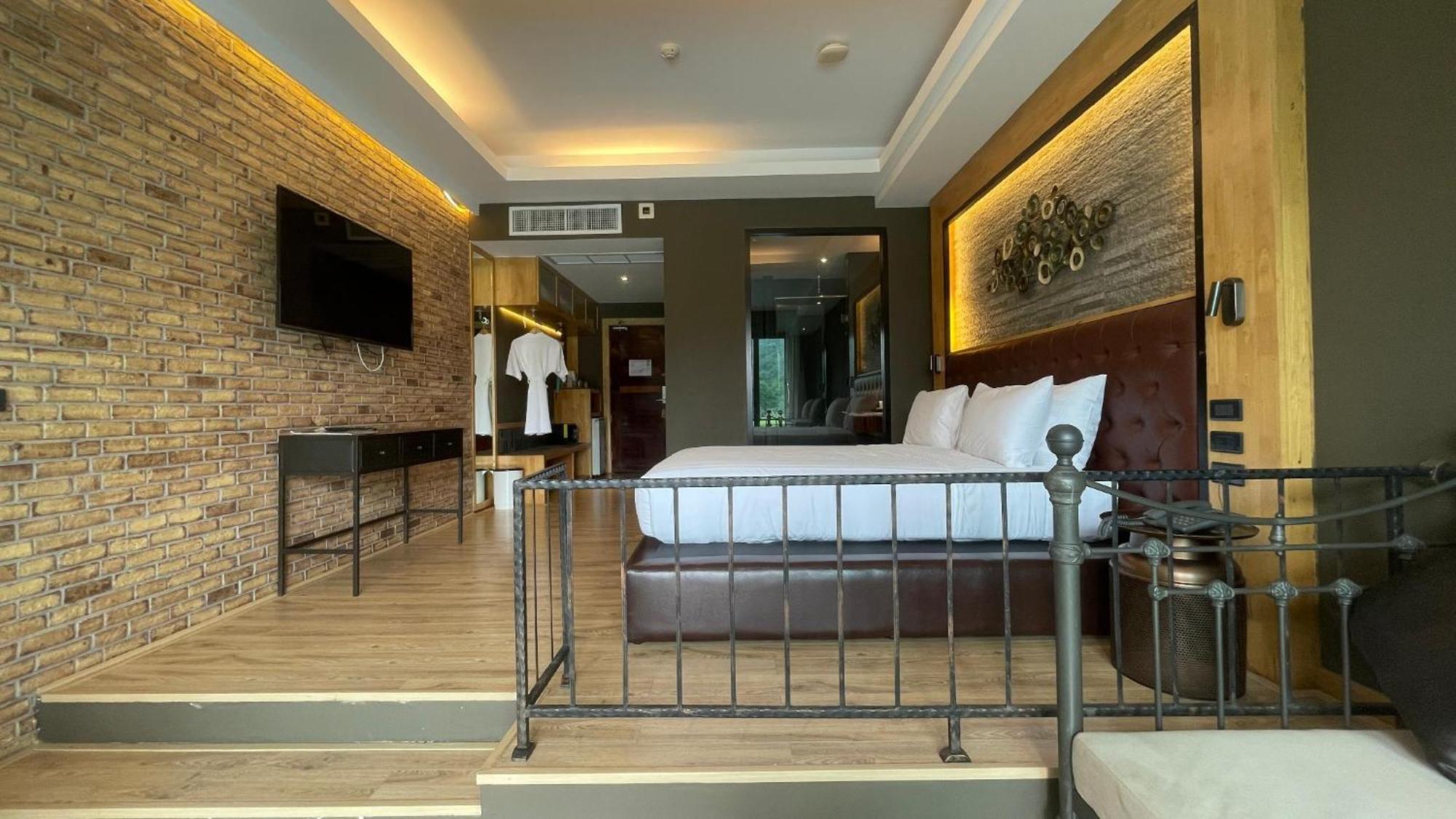 La Isla Pranburi Beach Resort Sam Roi Yot Exterior photo