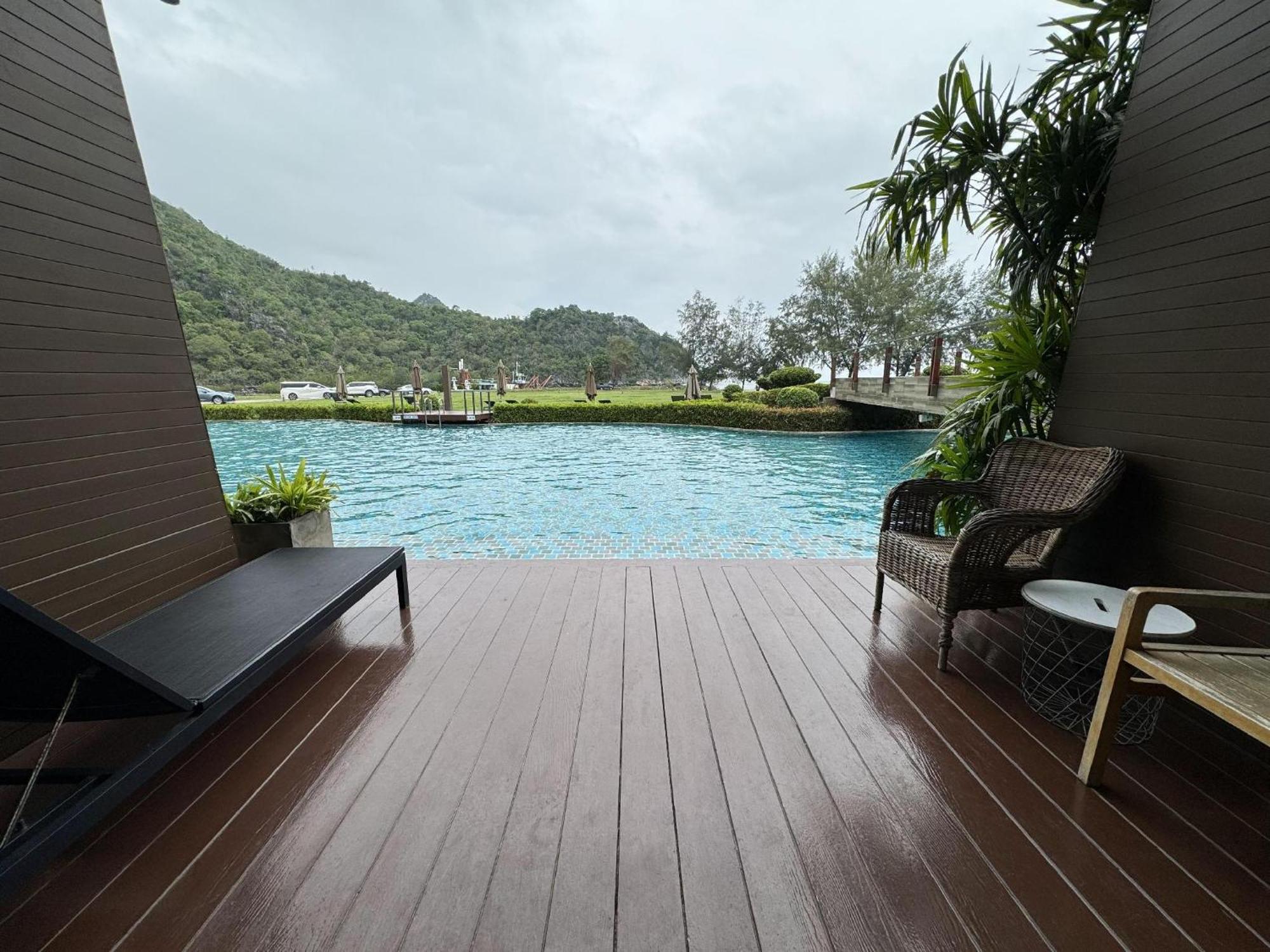 La Isla Pranburi Beach Resort Sam Roi Yot Exterior photo