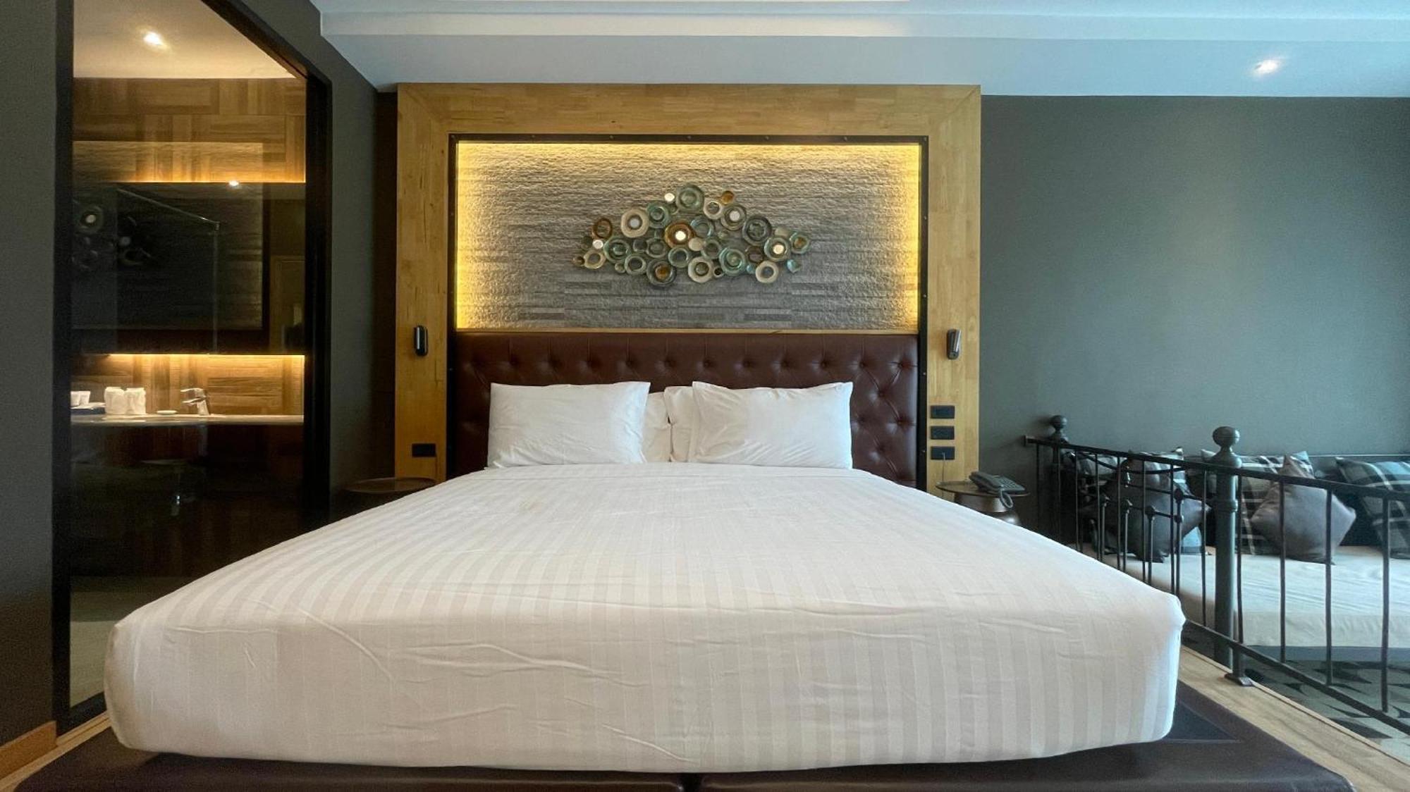 La Isla Pranburi Beach Resort Sam Roi Yot Exterior photo