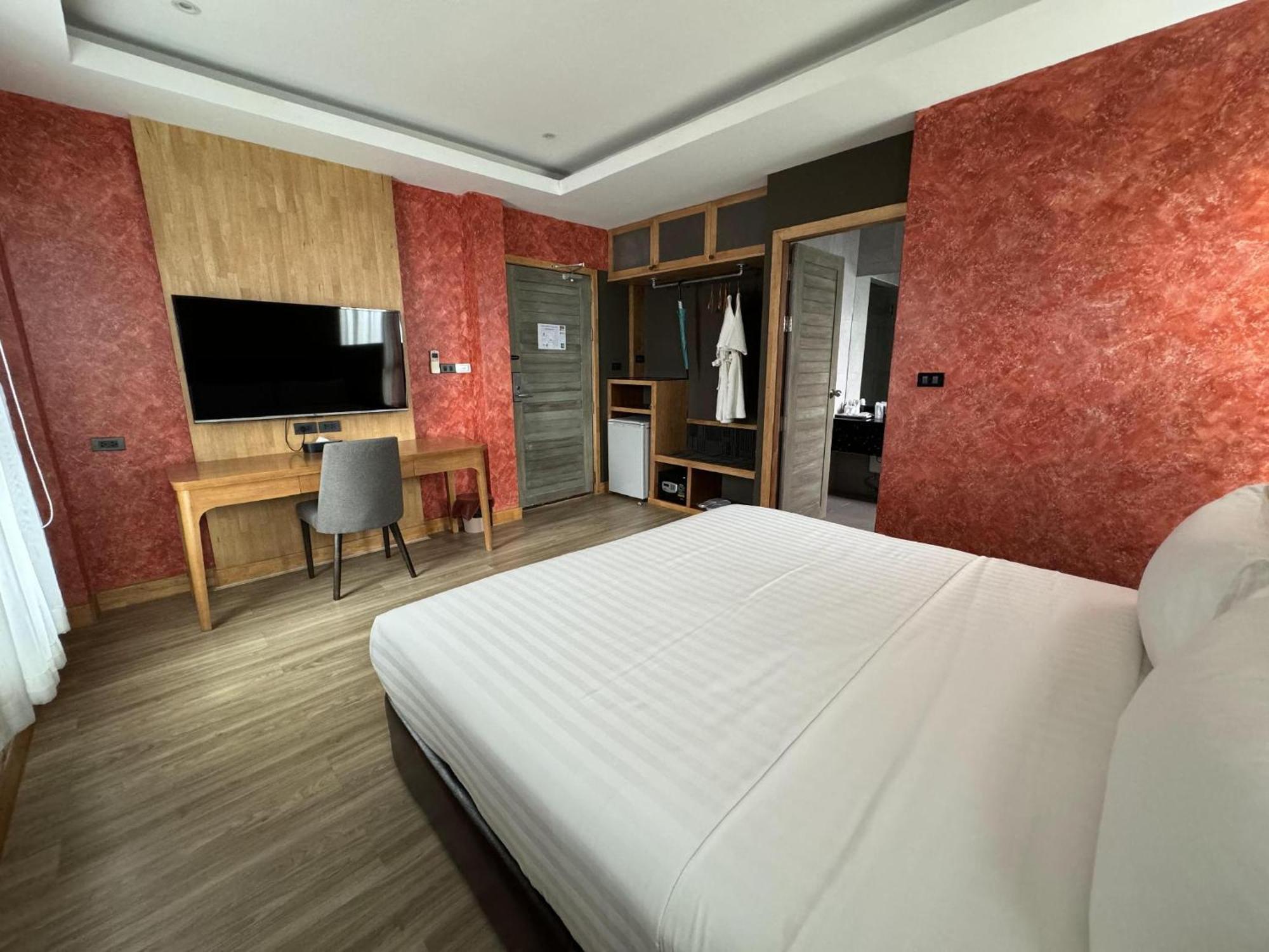 La Isla Pranburi Beach Resort Sam Roi Yot Exterior photo