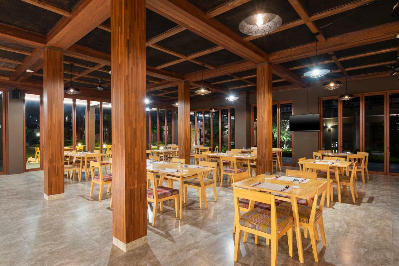 La Isla Pranburi Beach Resort Sam Roi Yot Exterior photo