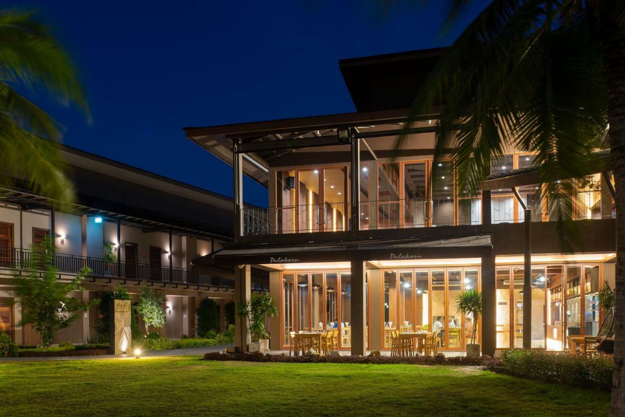 La Isla Pranburi Beach Resort Sam Roi Yot Exterior photo