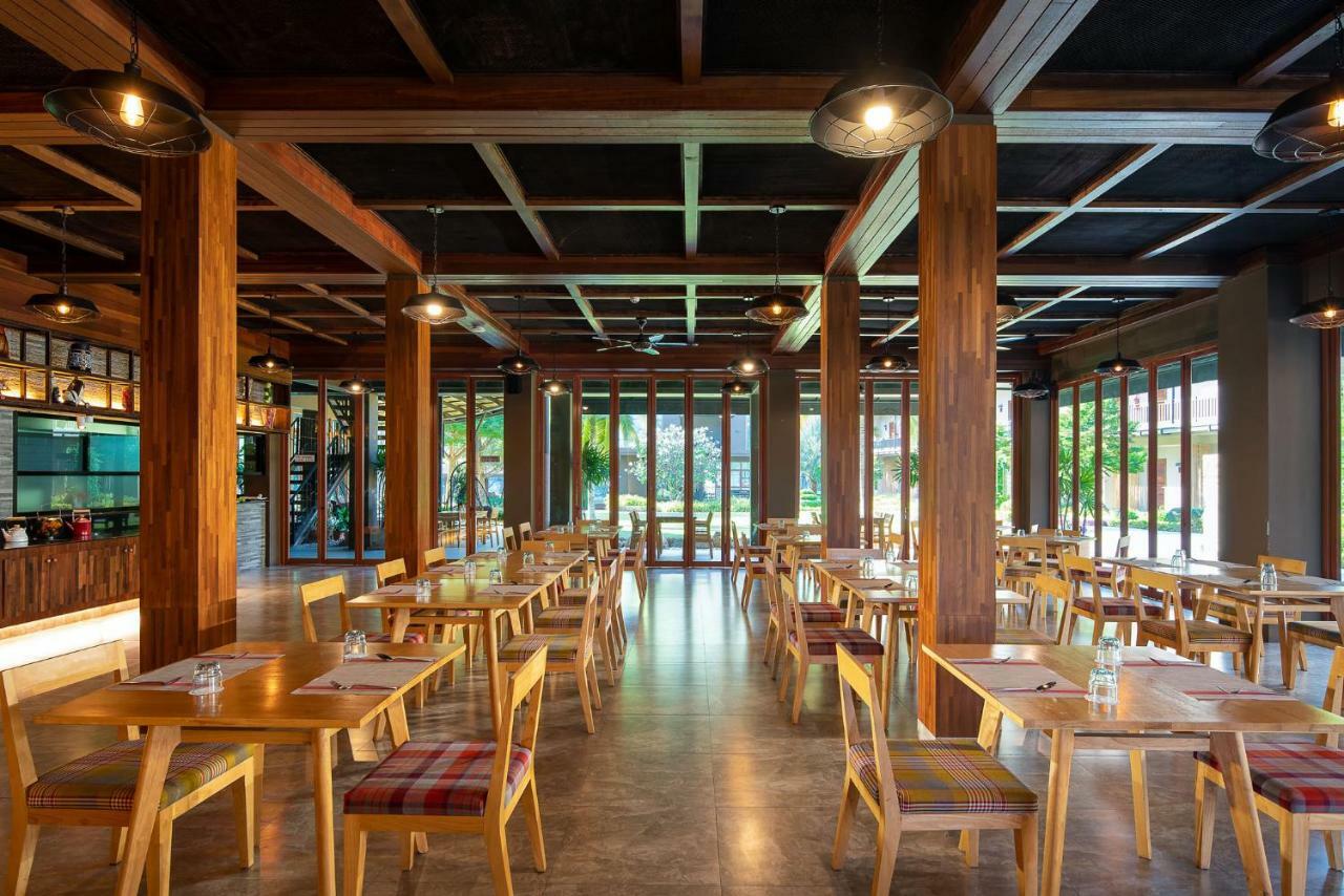 La Isla Pranburi Beach Resort Sam Roi Yot Exterior photo