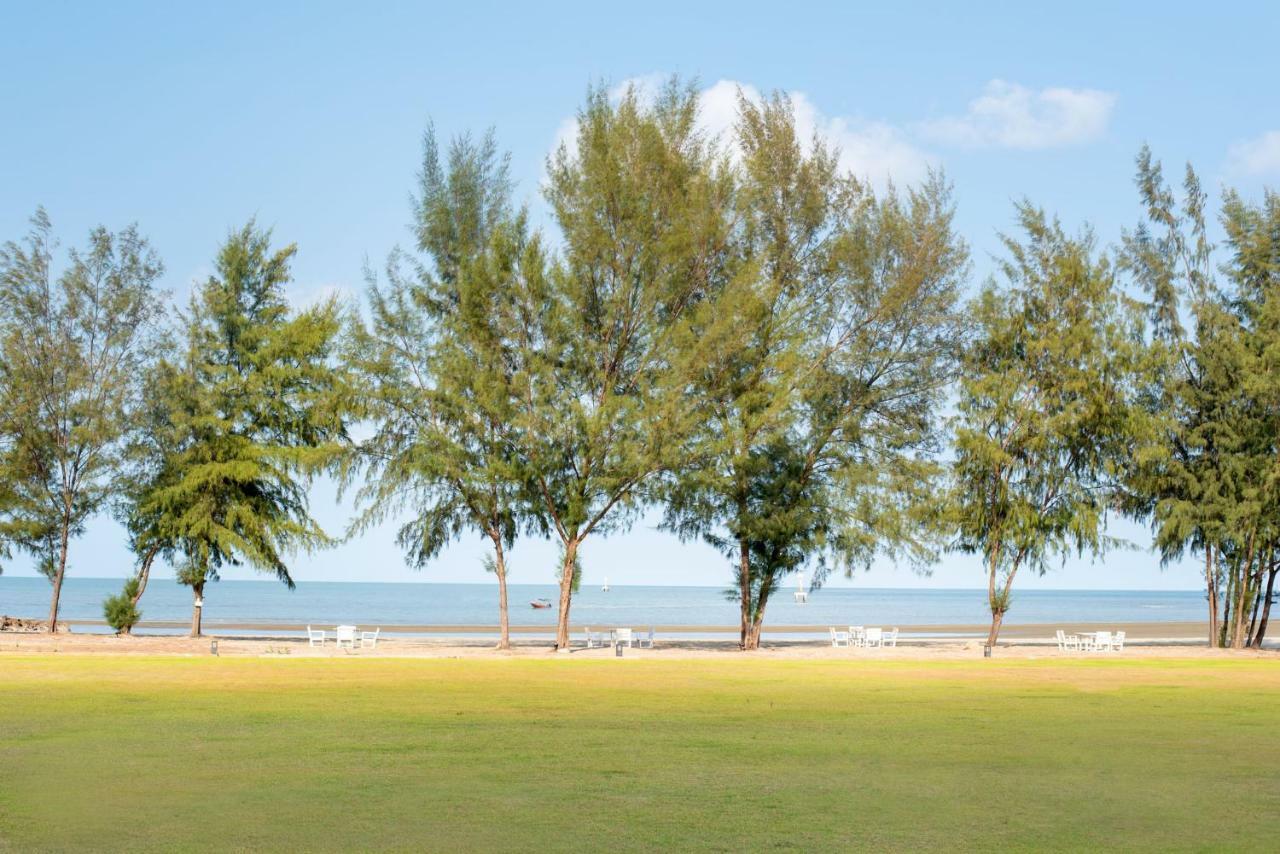 La Isla Pranburi Beach Resort Sam Roi Yot Exterior photo